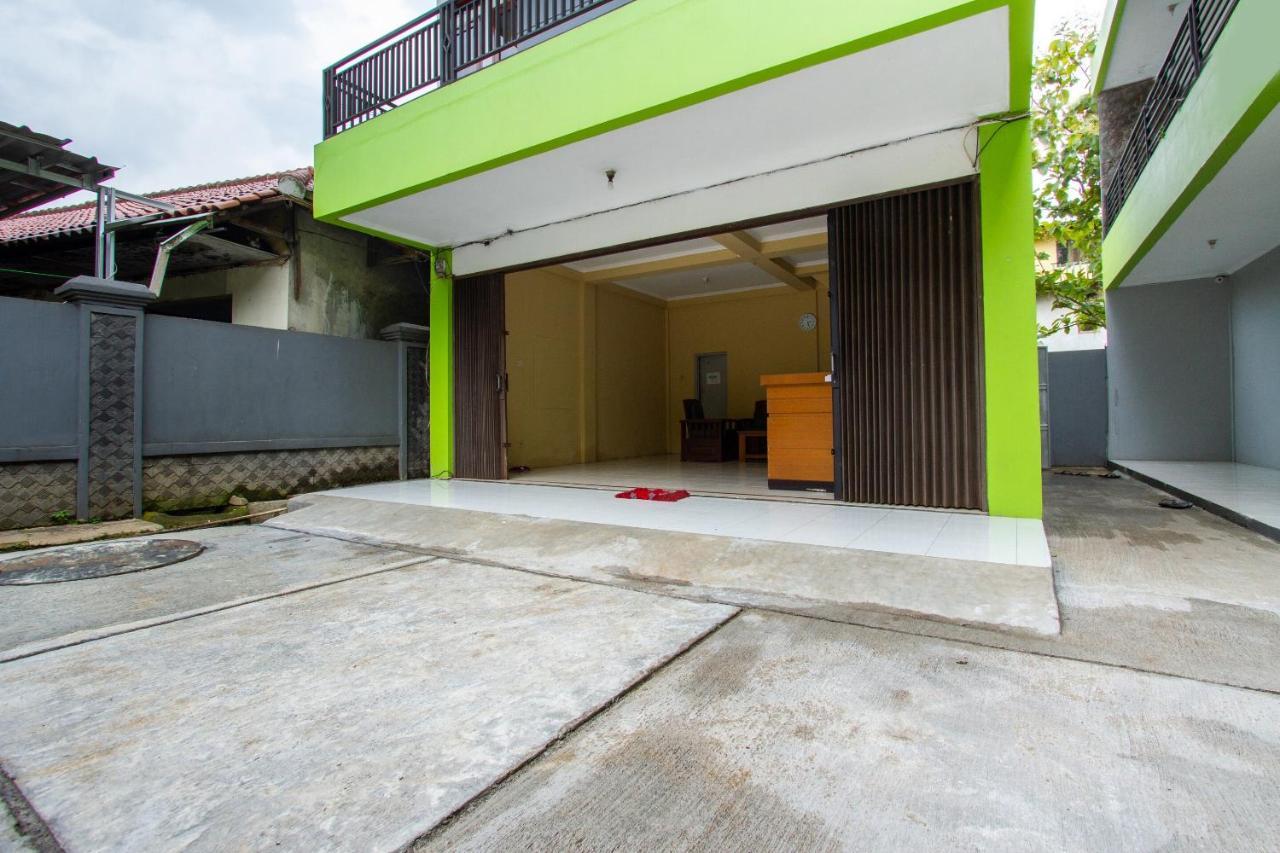 Spot On 2891 999 Guest House Sumedang Esterno foto
