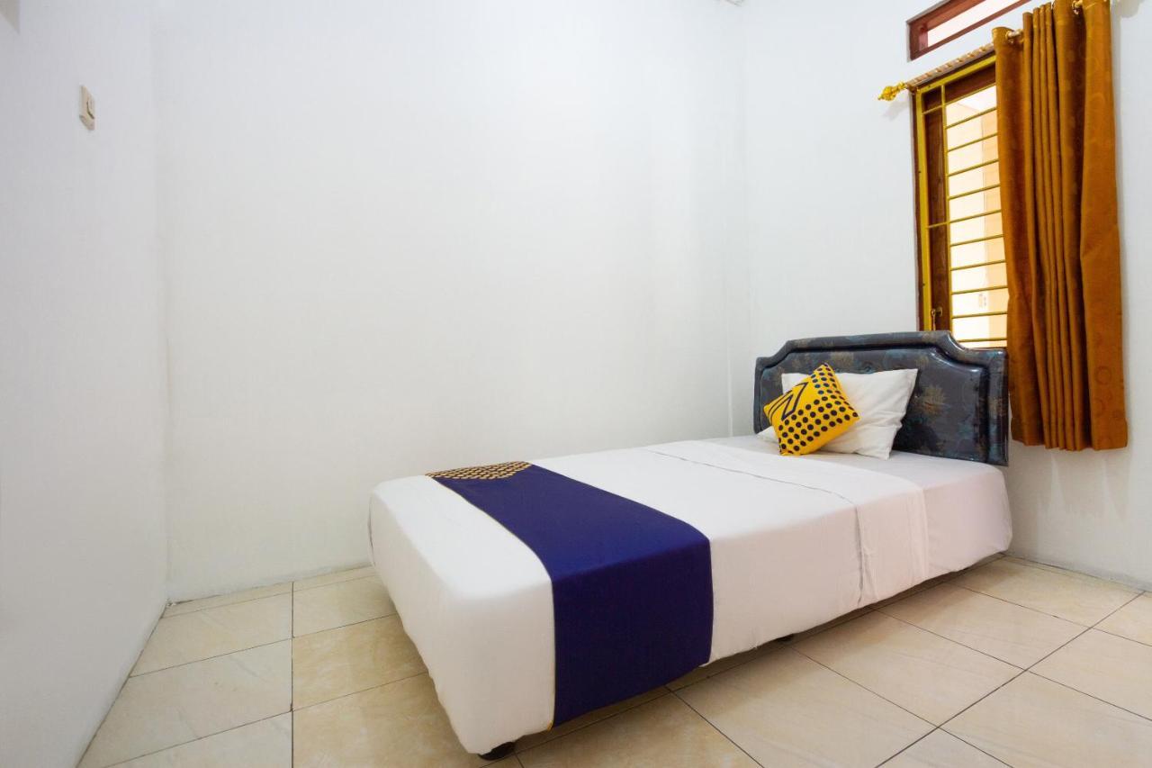 Spot On 2891 999 Guest House Sumedang Esterno foto