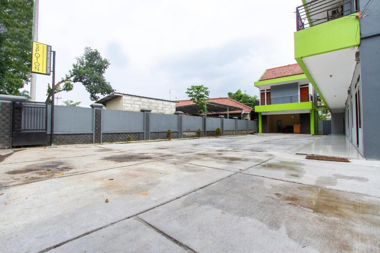 Spot On 2891 999 Guest House Sumedang Esterno foto