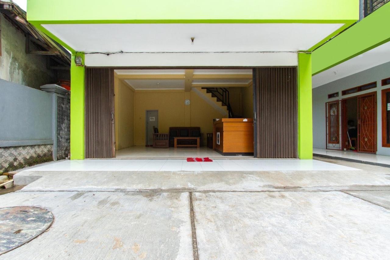 Spot On 2891 999 Guest House Sumedang Esterno foto