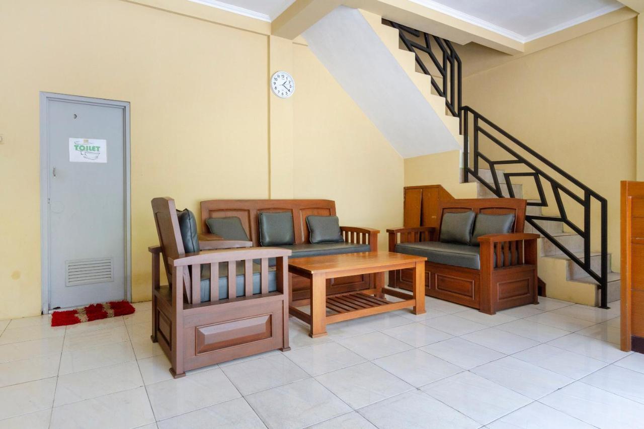 Spot On 2891 999 Guest House Sumedang Esterno foto