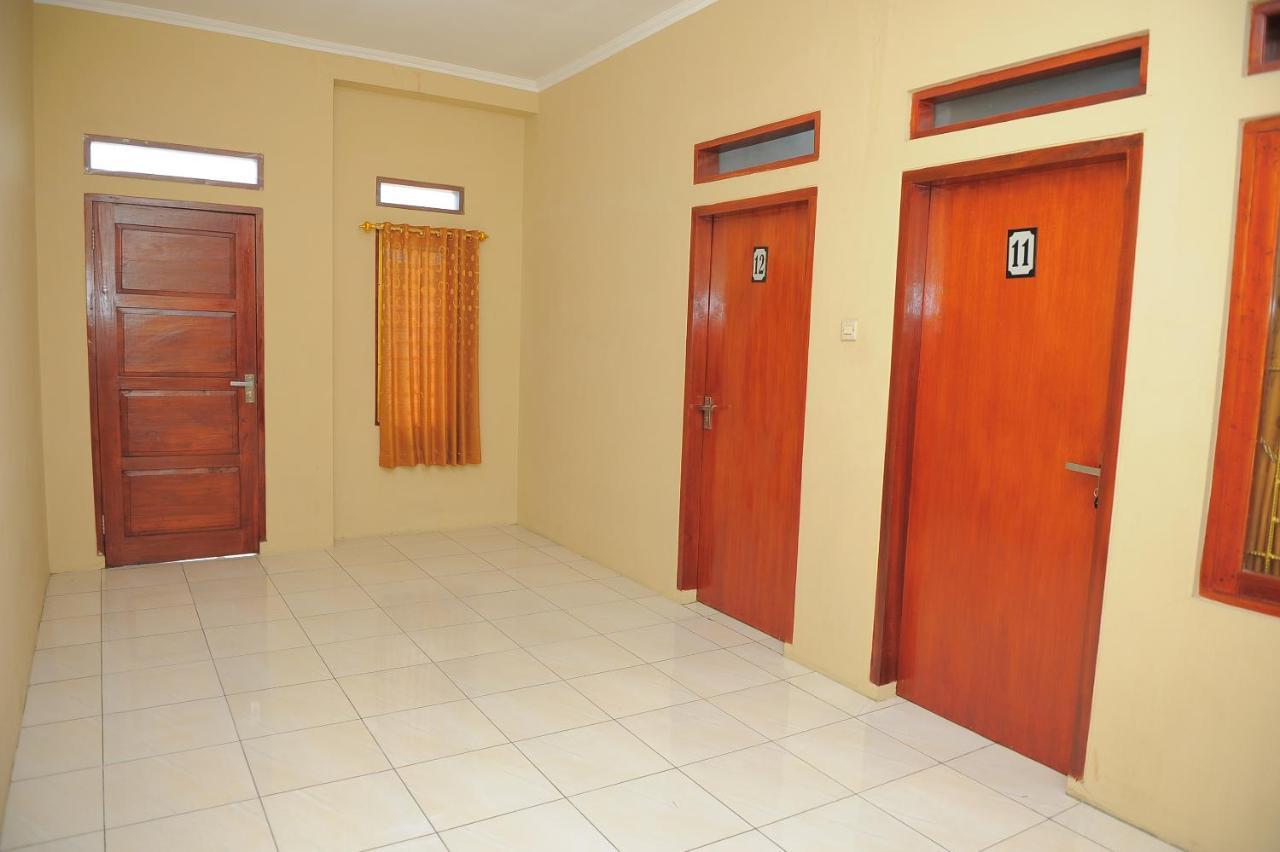 Spot On 2891 999 Guest House Sumedang Esterno foto