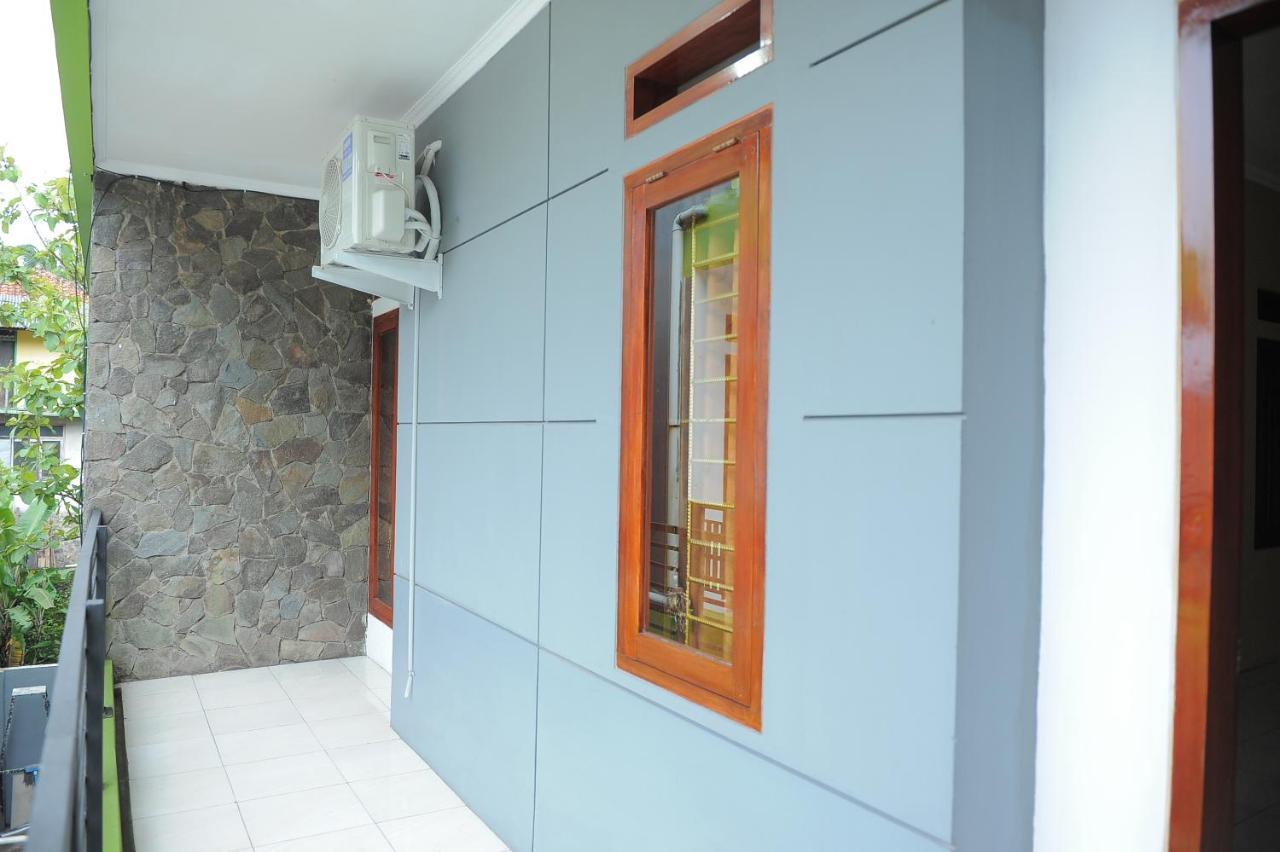 Spot On 2891 999 Guest House Sumedang Esterno foto