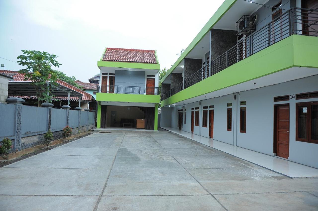 Spot On 2891 999 Guest House Sumedang Esterno foto