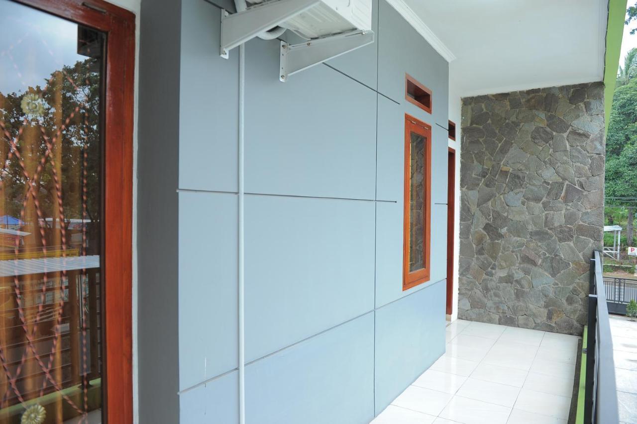 Spot On 2891 999 Guest House Sumedang Esterno foto